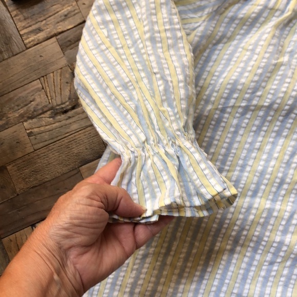 Listicle NWT off shoulder seersucker top. Size M - Picture 2 of 8
